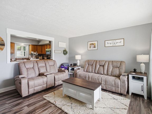5th image of 304 Sandra Dr