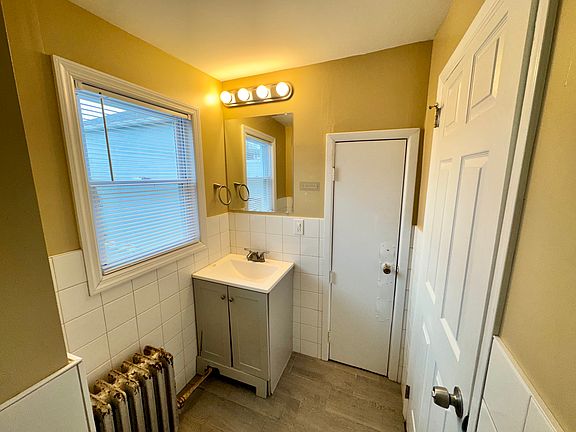3rd image of 1167 Green St