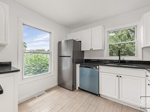 4th image of 208 Granada Ct