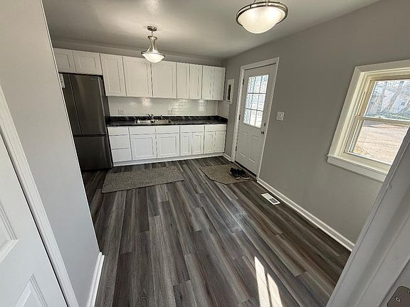 2nd image of 2806 Clayton Ct