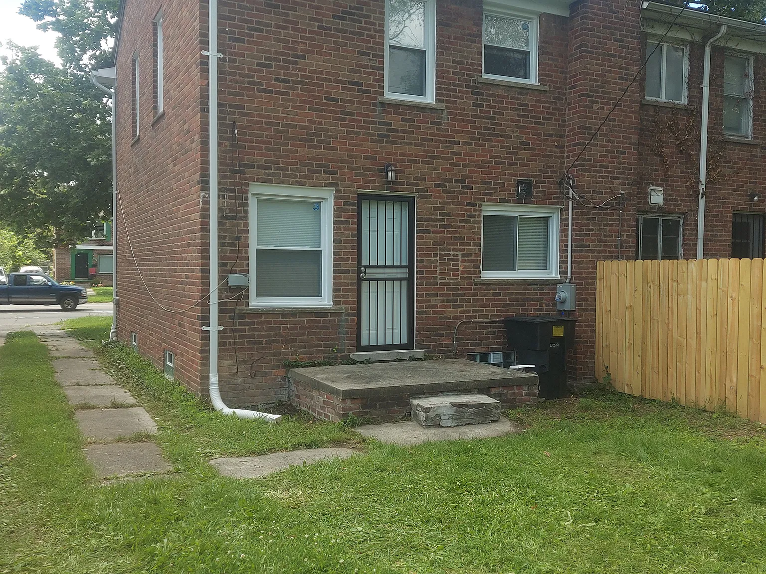 2 bed, 966 sqft, $1,100 — Photo 2