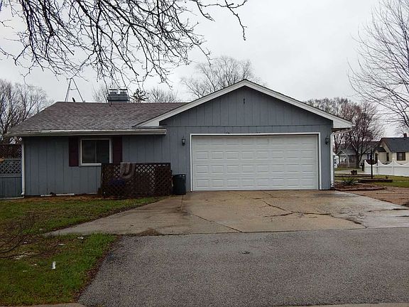 3rd image of 404 E Wilson Ave