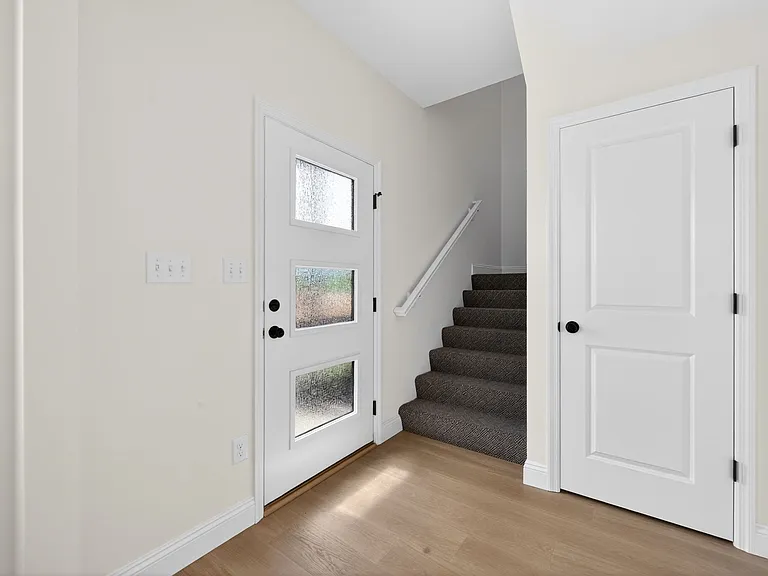 145 Sesame Loop — Photo 20