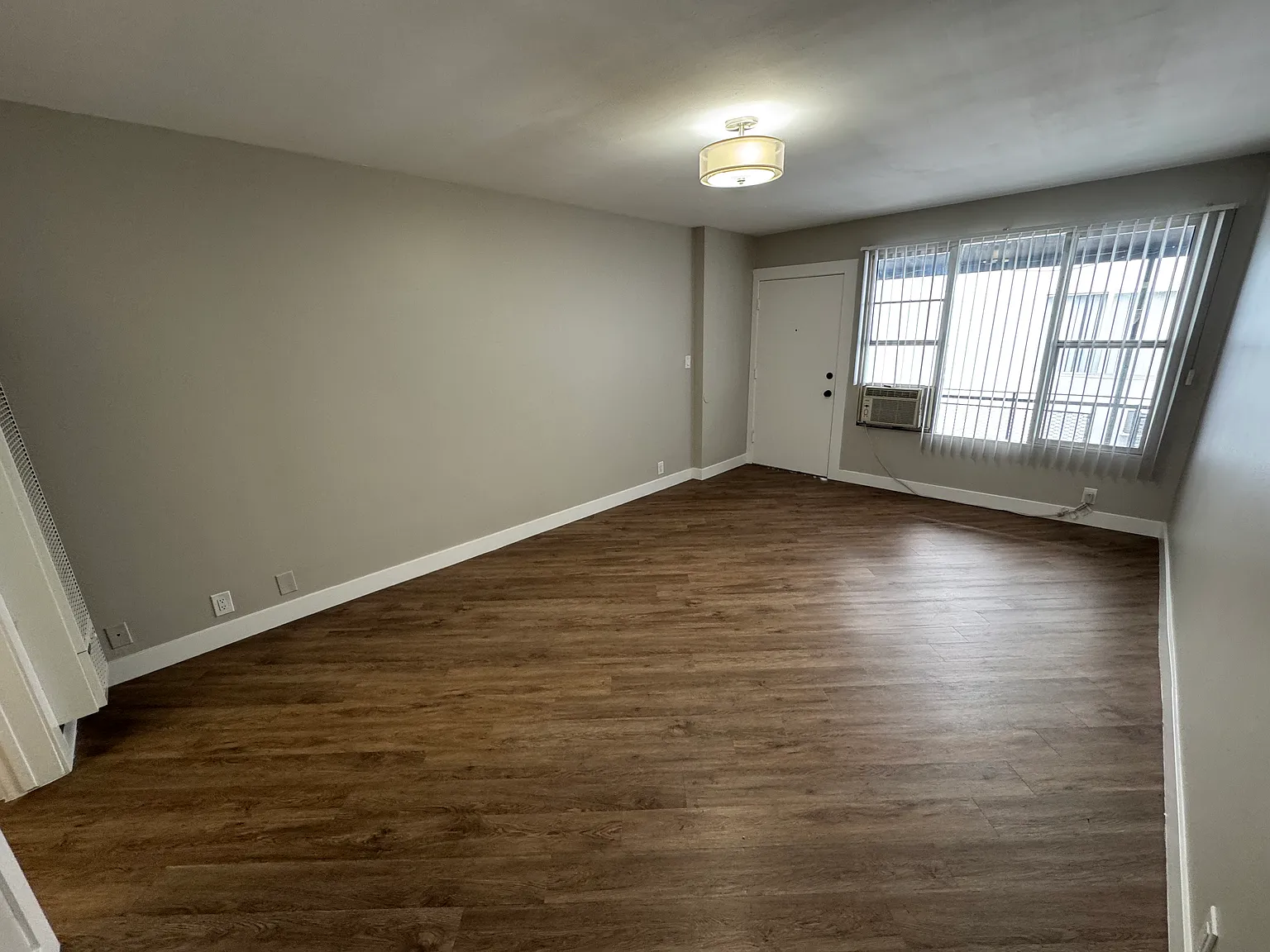 Studio, 400 sqft, $1,645 — Photo 3