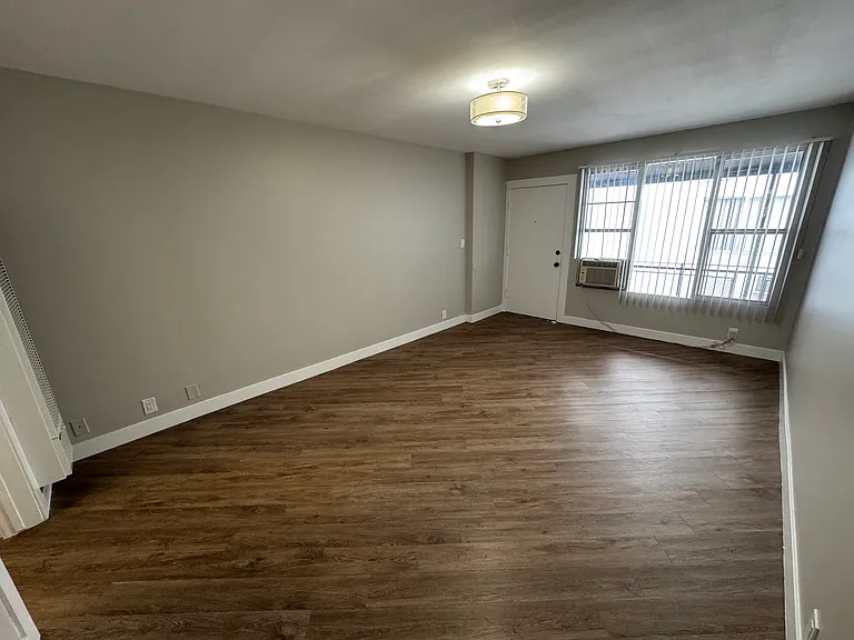 1733 Garfield Pl #16 — Photo 3