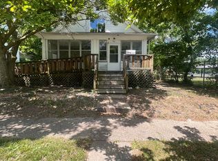 916 Gaines St, Davenport, IA