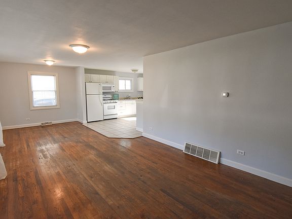 2nd image of 209 Hawthorne Blvd