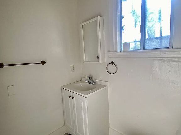 5th image of 685 30th St #3