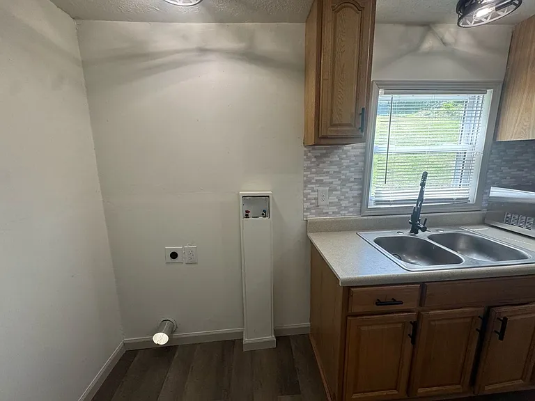 1113 Bloomingdale Pike — Photo 6