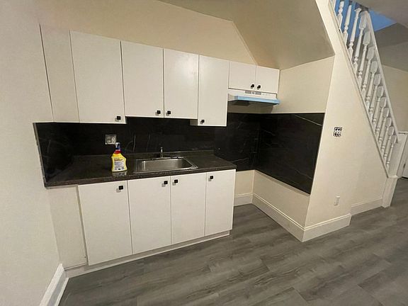3rd image of 5021 Aspen St