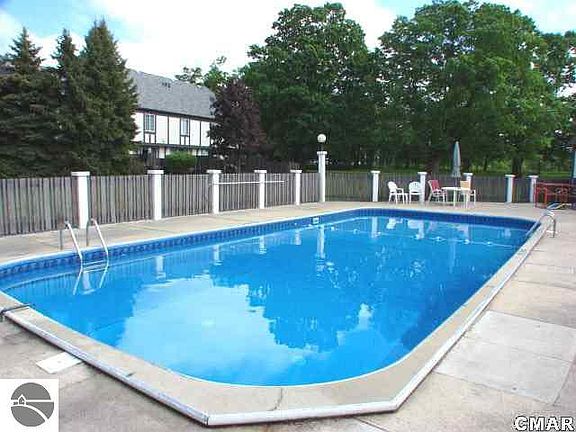 3rd image of 1700 Piper Pl