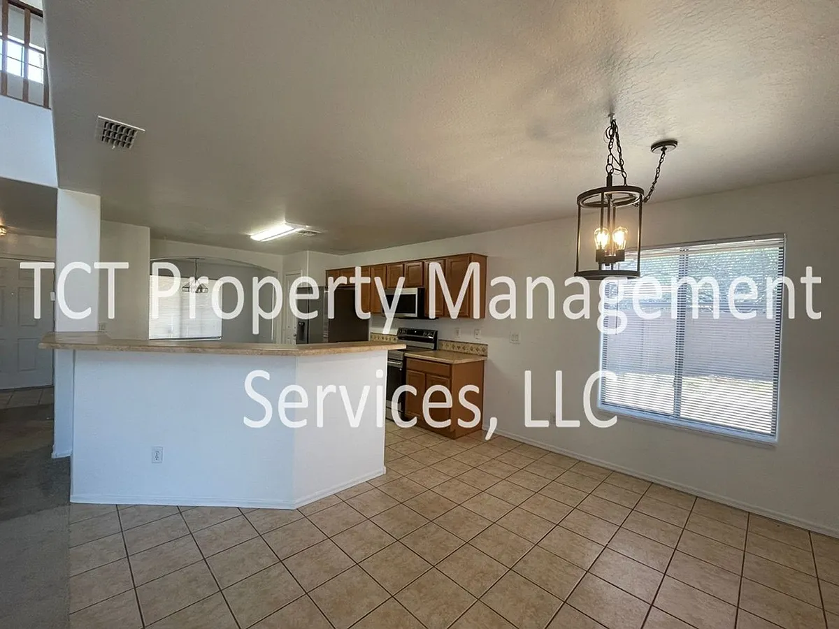 Building Photo - 2602 S 112th Dr