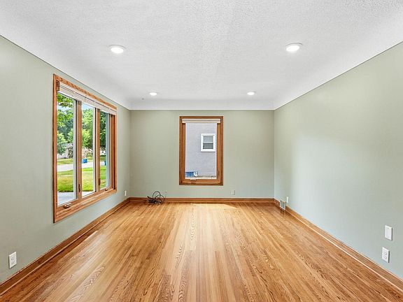 3rd image of 7326 Wentworth Ave S