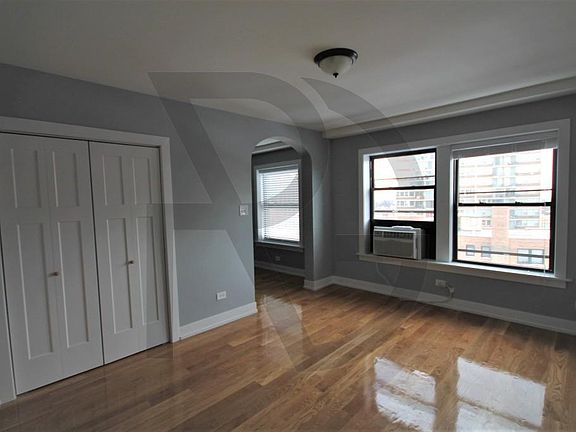 2nd image of 550 W Arlington Pl #550609