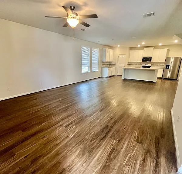 106 Buckthorn Dr — Photo 2