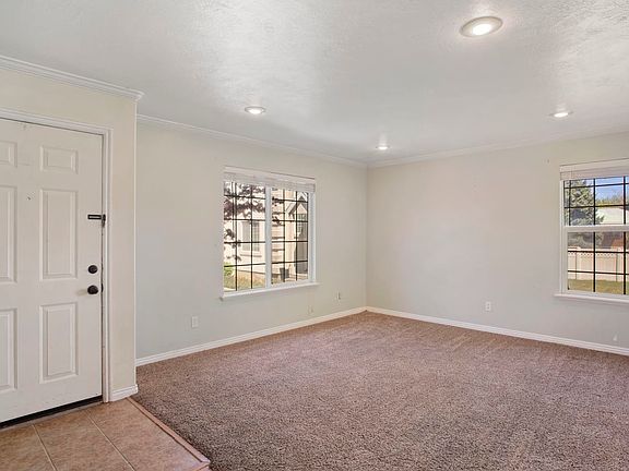 3rd image of 2253 W Davenshire Ln
