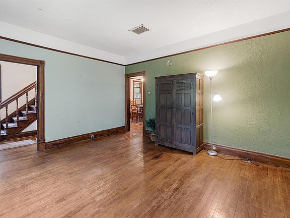 5th image of 213 W Wisconsin Ave