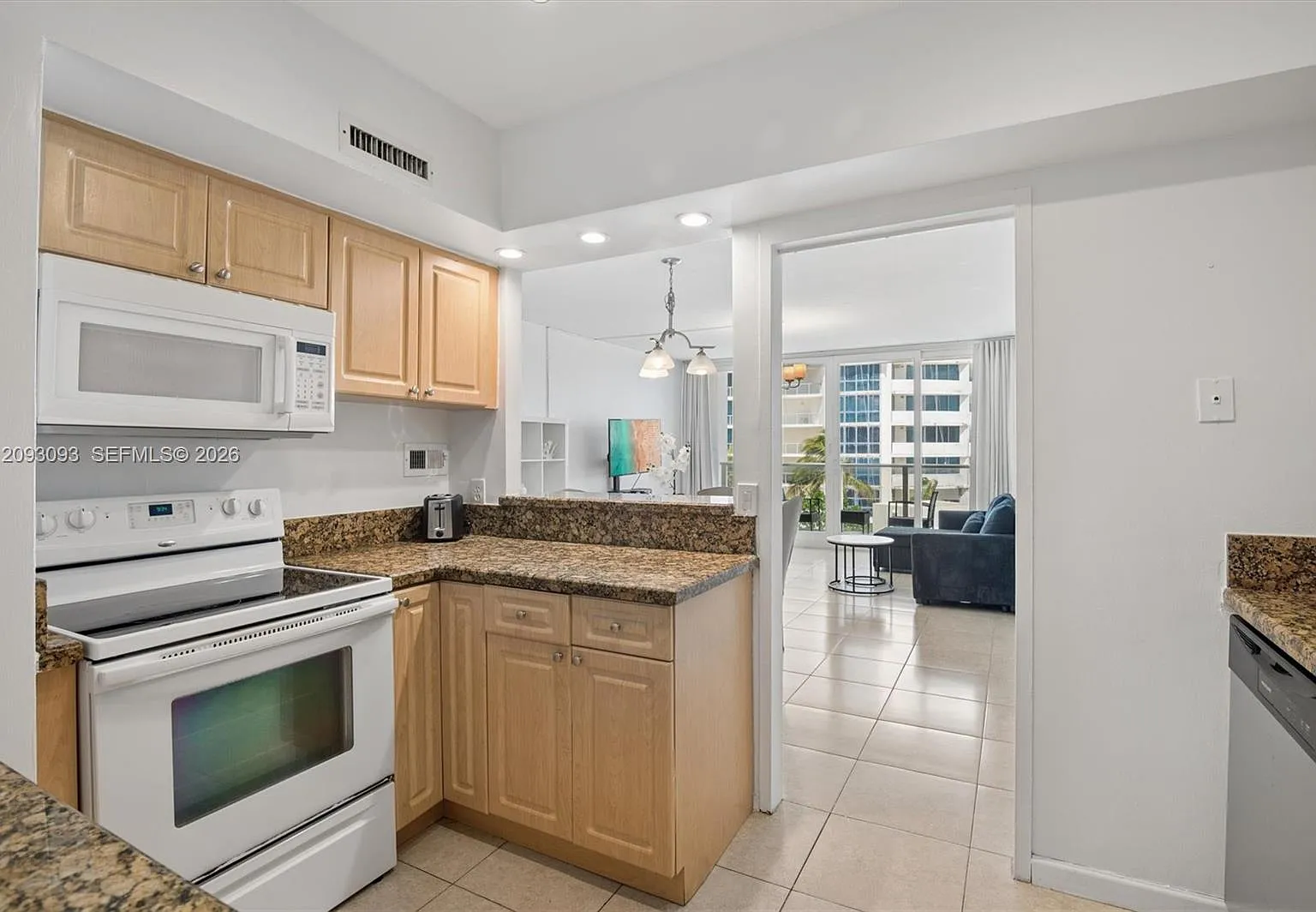 Alexander Towers Condo — Photo 3