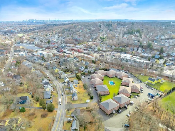 7 Colonial Village Dr APT 2, Arlington, MA 02474