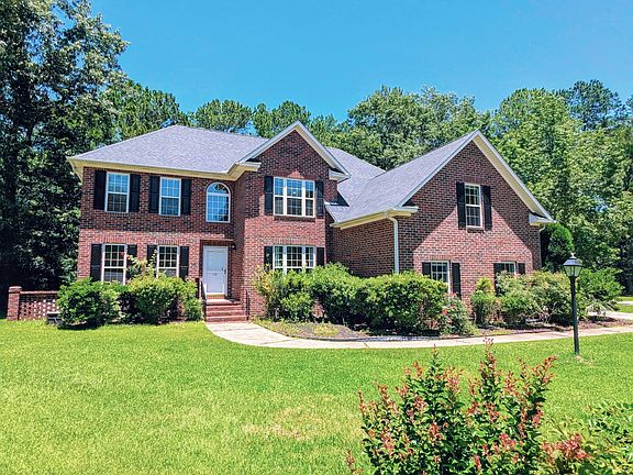 3rd image of 150 Haleswood Cir