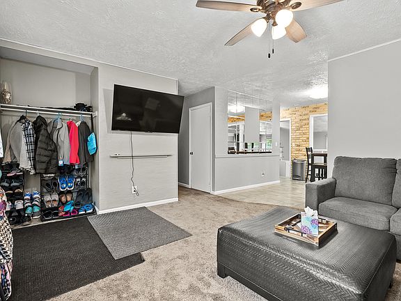 5th image of 299 Pinetree Ln