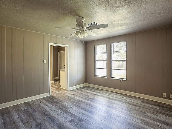 5th image of 402 Avenue E