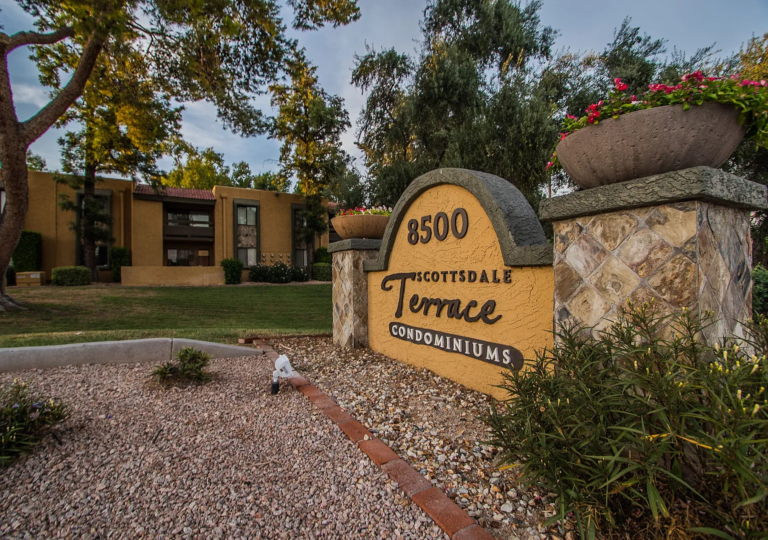 Second Floor Old Town Scottsdale Condo — Photo 3