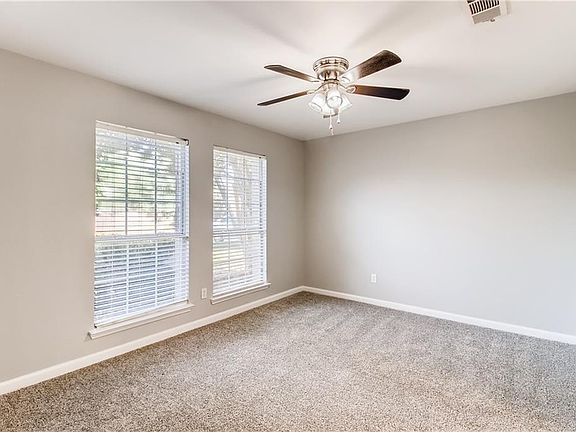 4th image of 734 Texas Oak Trl