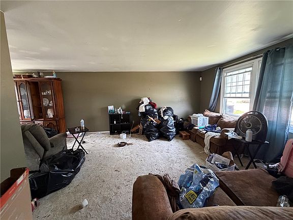 3rd image of 28 Quail Hill Rd
