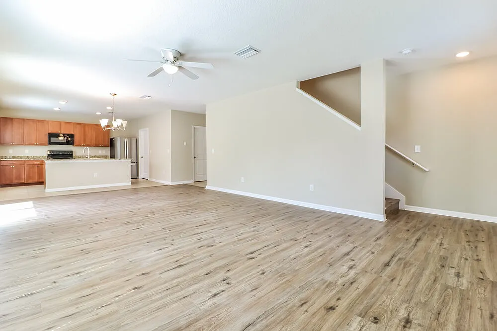 4 bed, 2.0 bath, 2505 sqft, $3,315 — Photo 4
