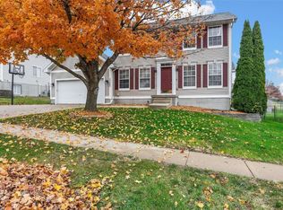 3323 Falcon View Rd SW, Cedar Rapids, IA 52404