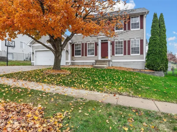 3323 Falcon View Rd SW, Cedar Rapids, IA 52404