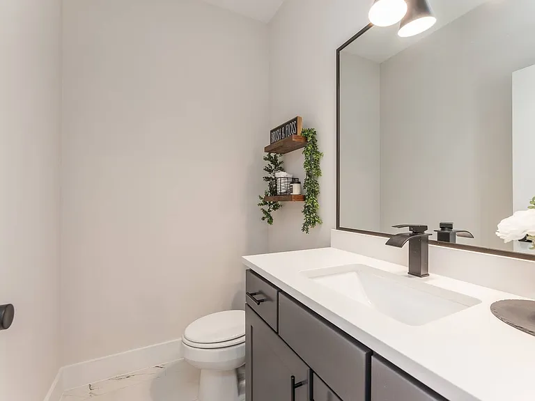 605 Middle St — Photo 30