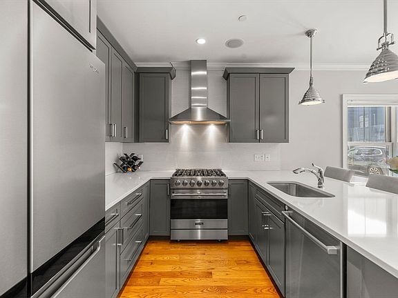 3rd image of 858 E 2nd St #2