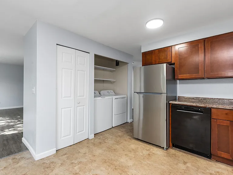 6118 Kenwood Dr — Photo 14