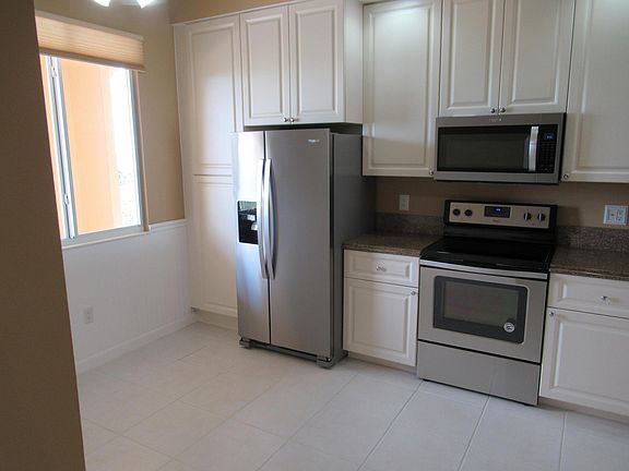 3rd image of 37 Harbour Isle Drive E #Ph2