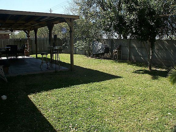 Nice size backyard for entertaining or for your pups