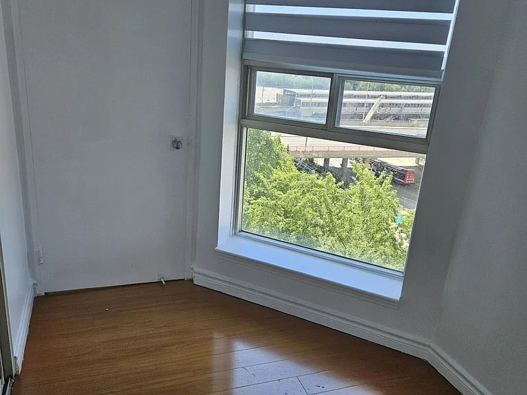 2460 Eglinton Ave E #901 — Photo 15