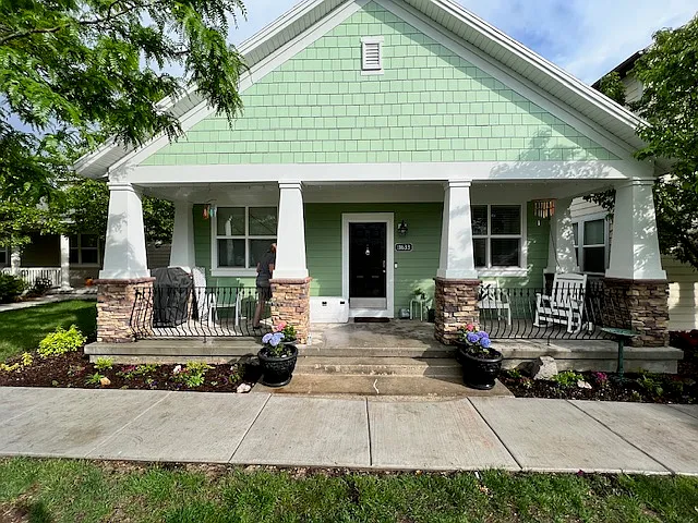 11633 S Grandville Ave — Photo 1