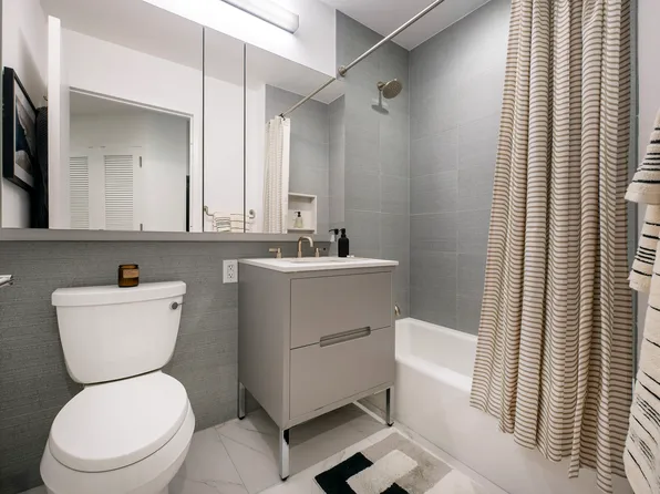 8 Court Square image 4 of 20