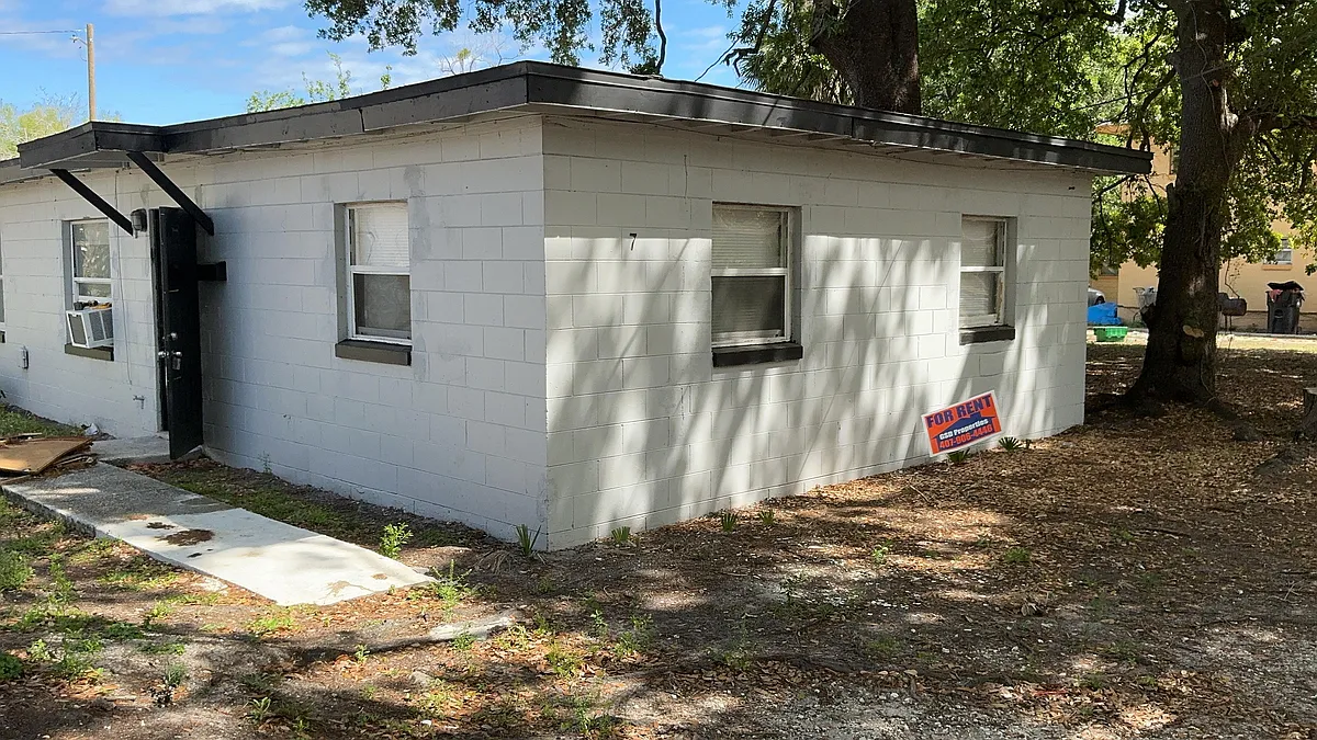 Building Photo - 739 Long St #739