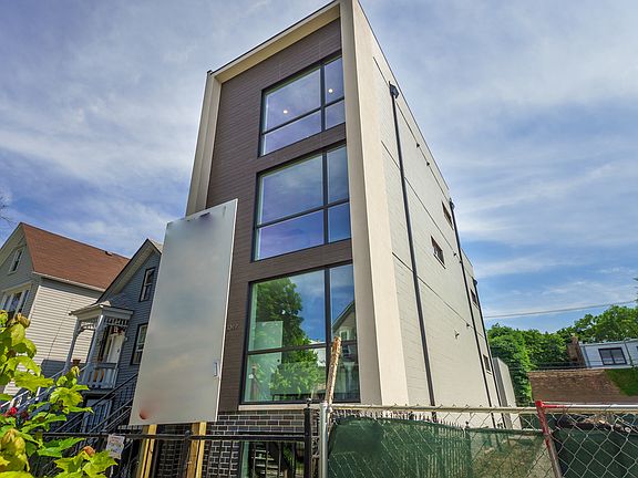 3rd image of 3115 W Lyndale St #1
