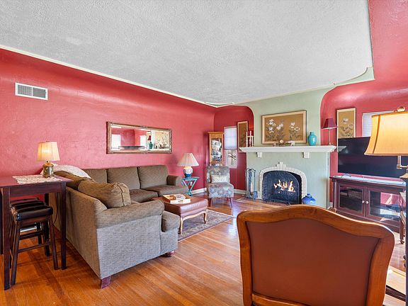 3rd image of 801 Parkland Cir SE