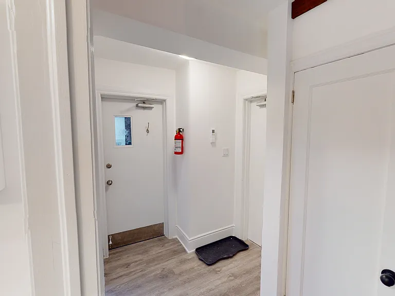 1152 Gerrard St E — Photo 32