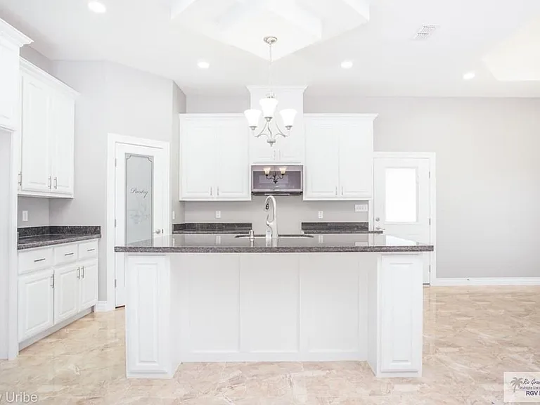 1434 W White Oak Dr — Photo 6