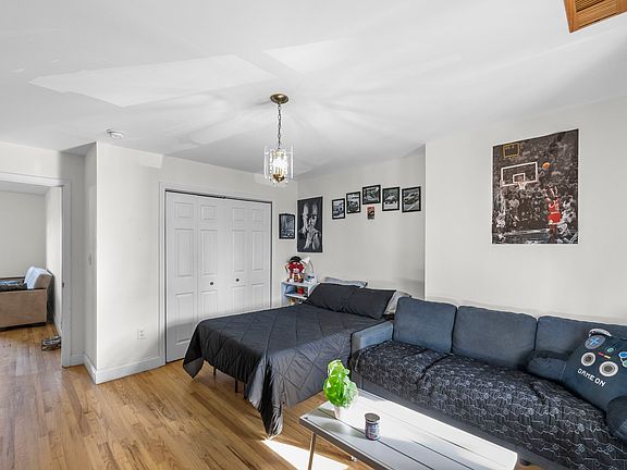 2nd image of 360 Gorge Rd Floor 2