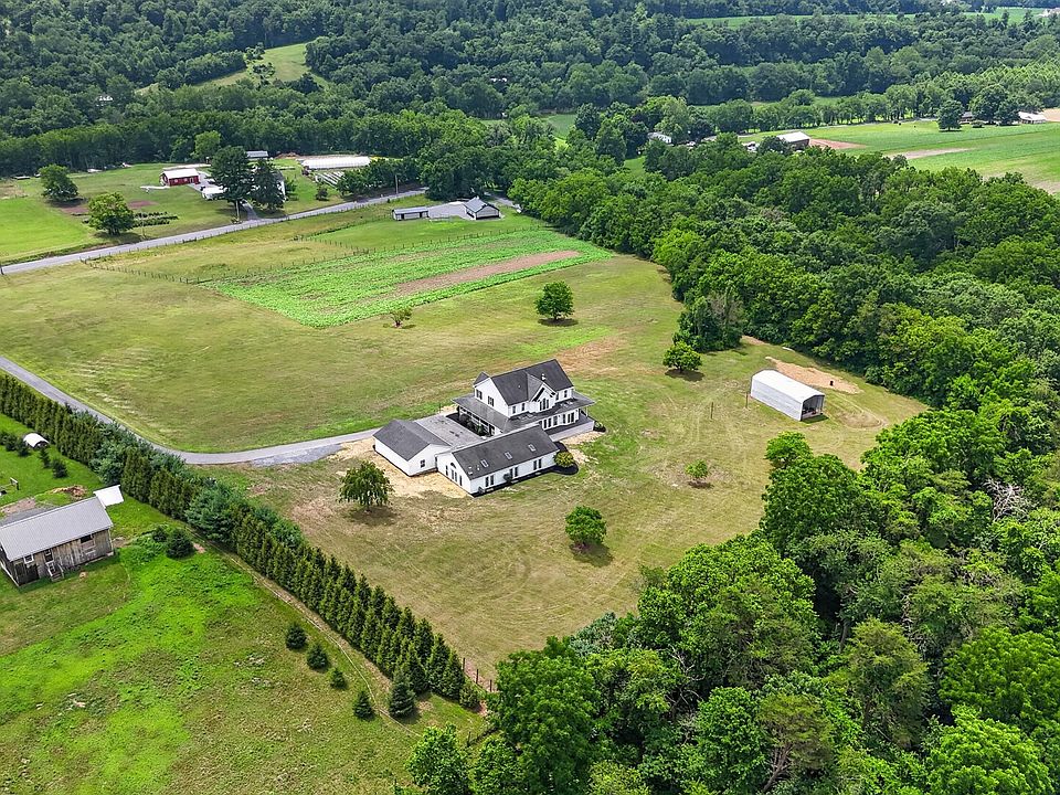 1st image of 2709 Mahantongo Creek Rd