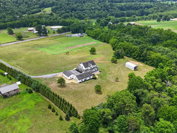 2709 Mahantongo Creek Rd, Dalmatia, PA 17017