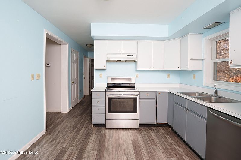 3rd image of 20 Parmenter Avenue