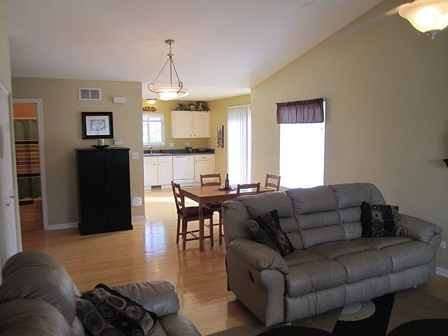 2nd image of 1344 Dahlgren Ln